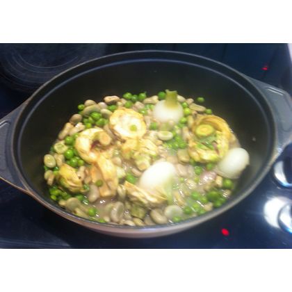 Fèves, petits pois et coeurs d'artichaut